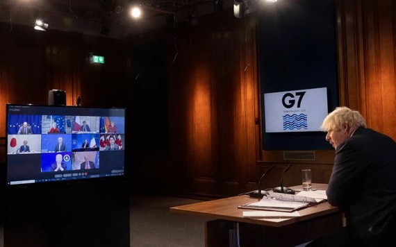 英首相鮑里斯‧約翰遜在倫敦出席七國集團領導人視頻峰會。(圖源: 新華社)