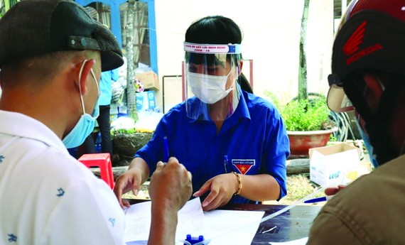 共青團團員協助本市抗疫。（圖源：黃甲）