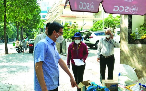 政府副總理武德膽視察本市社會民生中心。