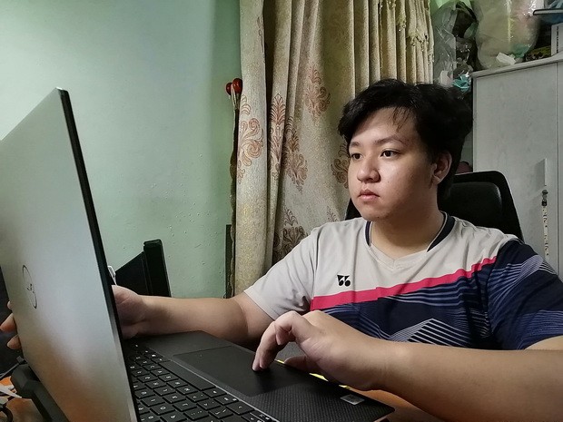 疫情期間華人學生在家自修  ảnh 1