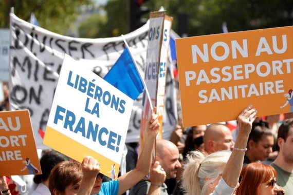 自8月9日起，在法國進入餐館、咖啡館等餐飲場所必須出示健康通行證，未能出示健康通行證的顧客應被拒絕入內。（圖源：互聯網）