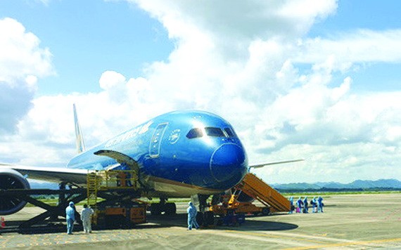 持“疫苗護照”乘客首個航班抵達雲屯機場