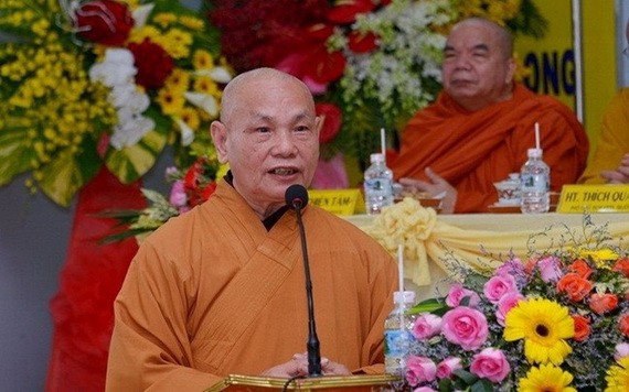 越南佛教教會理事委員會理事長釋善仁呼籲全國各寺院僧尼及佛教徒響應“給你電腦,培養智慧”計劃。(圖源:香葉)