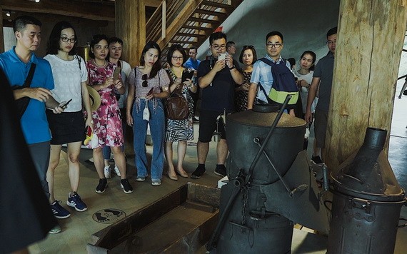 遊客參加德樂省的咖啡之旅。（圖源：范淮元英）