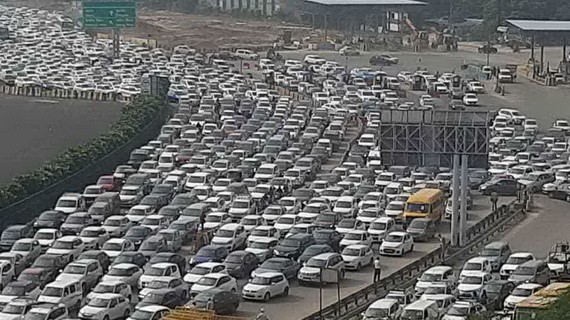 抗議農民封鎖了進出新德里的部分公路和鐵路，交通出現嚴重擁堵。（圖源：互聯網）
