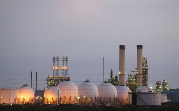 委內瑞拉與伊朗達成石油互換協議。圖為委內瑞拉的一煉油廠。（圖源：AFP）