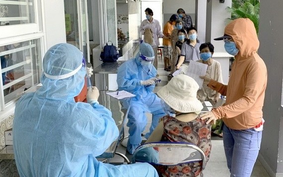 富潤郡居民接種新冠疫苗。（圖源：范光屋）