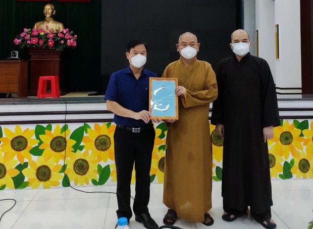 市華人佛教向第五郡貧困戶贈送救濟品 ảnh 2