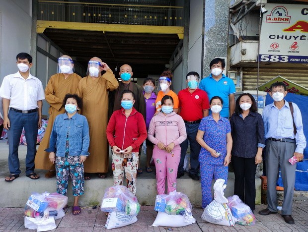 市華人佛教向平新郡貧困戶贈送救濟品 ảnh 1