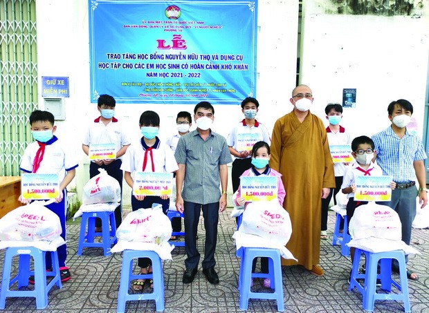 市華人佛教向平新郡貧困戶贈送救濟品 ảnh 3