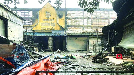 海防市始源商場失火