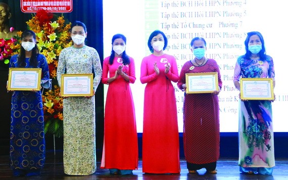 第十一郡慶祝越南婦女節