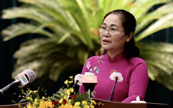 市人民議會主席阮氏麗在會議上致閉幕詞。（圖源：自忠） 