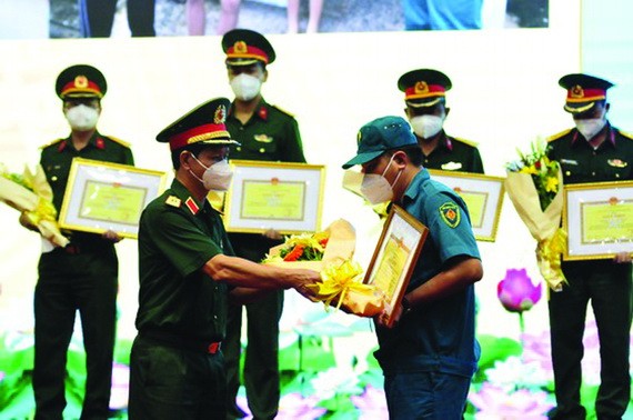 抗疫模範集體及個人獲表彰