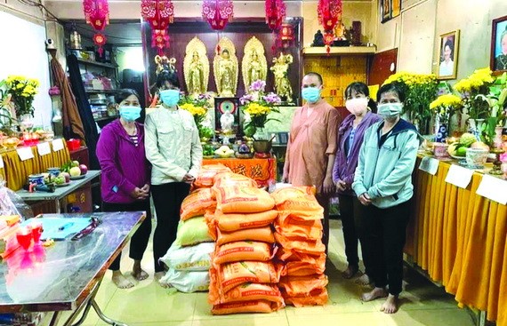 熱心慈善工作華人婦女