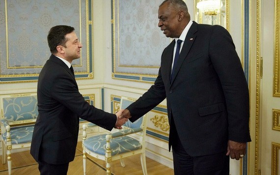 烏總統澤連斯基19日在基輔會見美國國防部長奧斯汀。（圖源：AFP） 