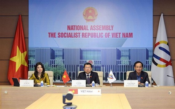 國會對外委員會主任武海河(中)出席會議。(圖源:清芝)