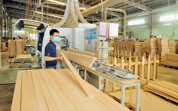 本市企業生產線嚴格執行防疫措施。