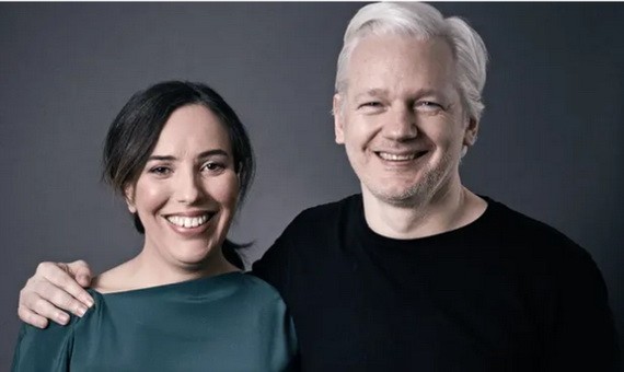 阿桑奇獲准在監獄與未婚妻莫里斯完婚。（圖源：互聯網）