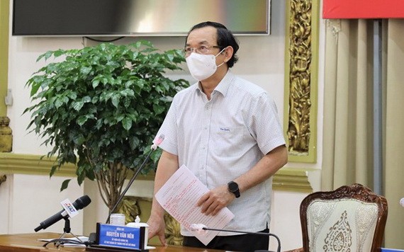 市委書記阮文年在例會上發表指導意見。(圖源:市新聞媒體中心)