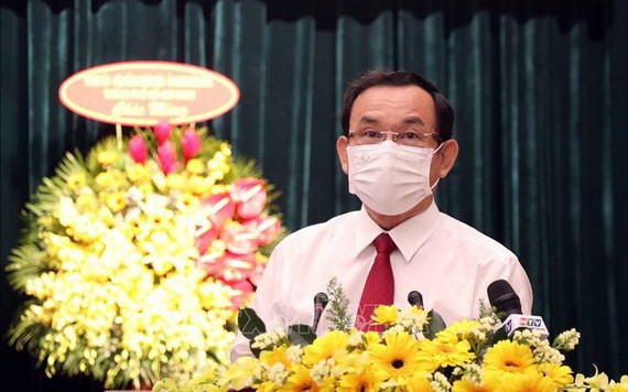 市委書記阮文年在會議上發言。(圖源:越通社)