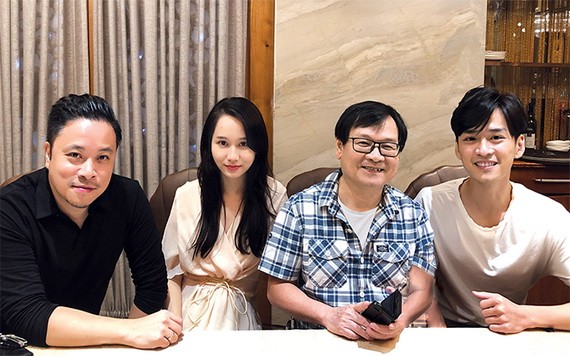 左起:導演維克多‧武、竹英、作家阮日映、陳義。
