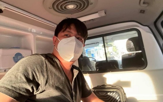 黃俊英的血氧飽和度下降要往院治療,但仍調度向民眾提供氧氣瓶的工作