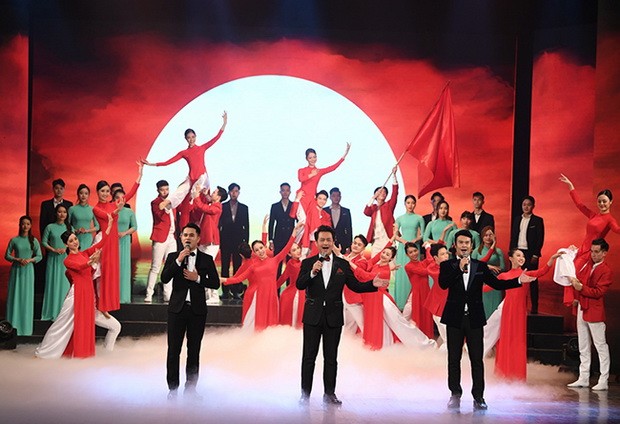 政府總理范明政在第七次全國對外新聞獎頒獎儀式上發表重要講話 ảnh 5 政府總理范明政在第七次全國對外新聞獎頒獎儀式上發表重要講話 ảnh 5