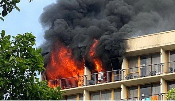 女子縱火燒酒店  超 160 人被疏散