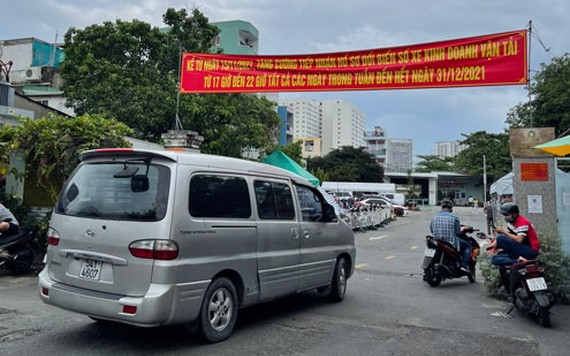 從事運輸經營活動的車主到陸路機械交通工具登記管理隊（平盛郡第十二坊諾莊隆街282號）註冊換黃色車牌。