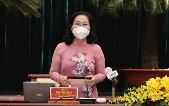 市人民議會主席阮氏麗主持會議。（圖：市黨部新聞網）