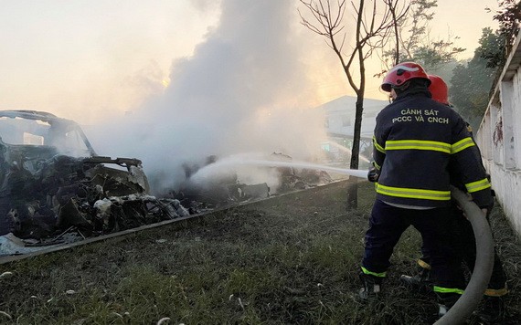 消防隊在火警現場致力滅火。（圖：海防報）