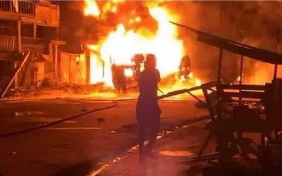 運油車爆炸現場。(圖:視頻截圖)