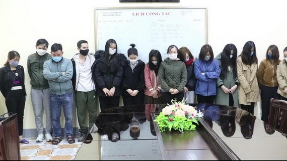 被抓獲的放高利貸團夥。(圖:警方提供)