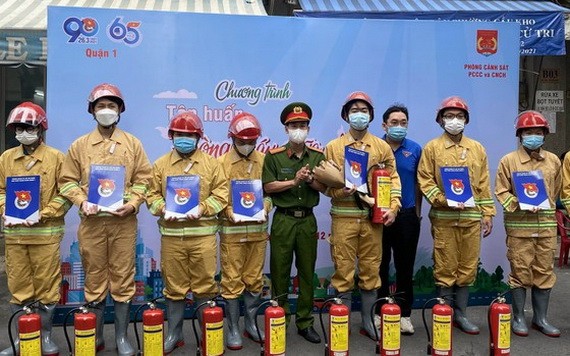“消防與救援青年快速反應隊”成為消防部門得力助手。(圖:志石)
