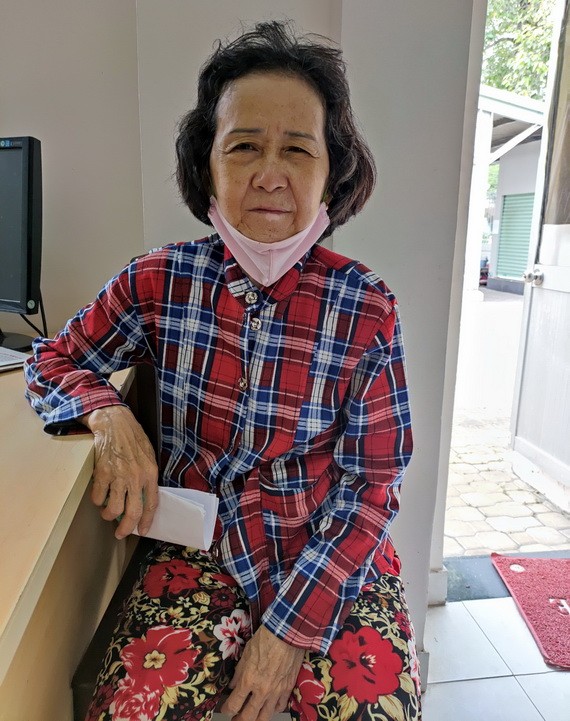 黃金蓮正等錢去複診。
