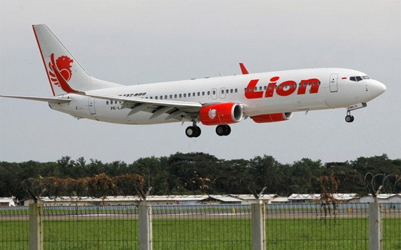 圖為印尼獅子航空公司的一架波音737 MAX客機正在起飛。(圖:互聯網)