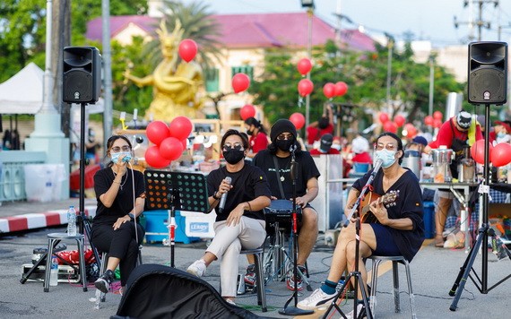 為接待遊客，普吉島開展了各種文藝活動 。（圖：Colourful Phuket）