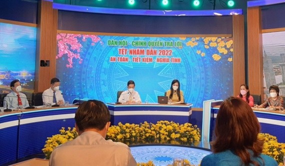 2022年首個“民問-市答”節目直播現場。（圖：VOV）