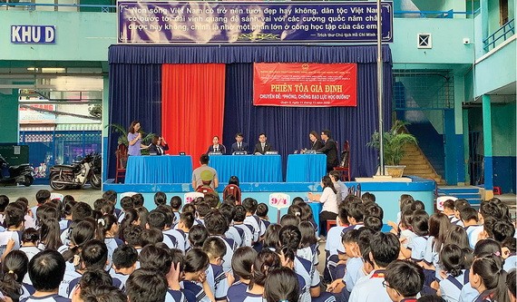 兒童權利保護協會所屬律師分會到學校宣傳法律規定。