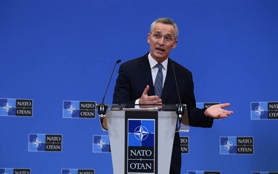 北約秘書長斯托爾滕貝格會後出席記者會。（圖：AFP）