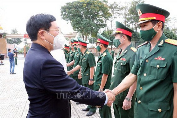 政府副總理探望巴地-頭頓醫護人員