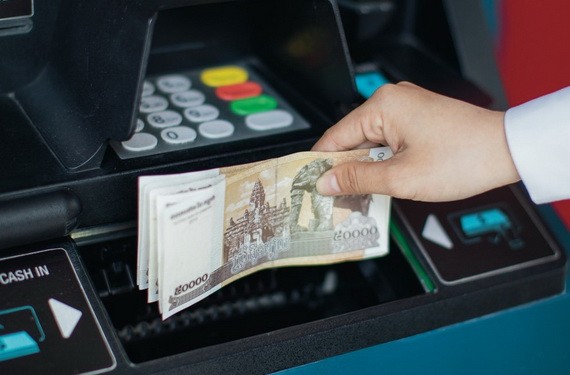 截至2021年12月31日，銀行和小額貸款機構貸款總額增至457億美元，比前年同期增長了21.2%。（圖：柬中時報）