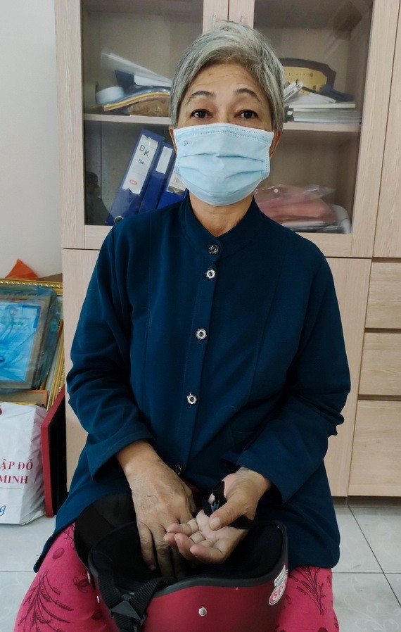 阮氏一梅去賣彩票後，來到報社求援。