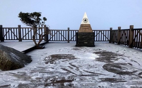 番西邦峰頂上都覆蓋了冰霜。（圖：TL）