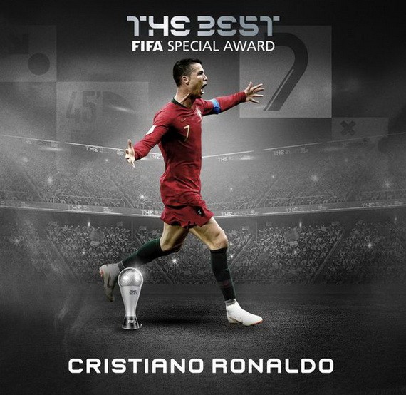 C羅獲頒FIFA男足特別獎。（圖：互聯網）