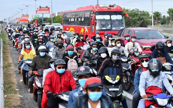 從後江省朝芹苴市方向的1A國道路段交通受阻。（圖：Zing）