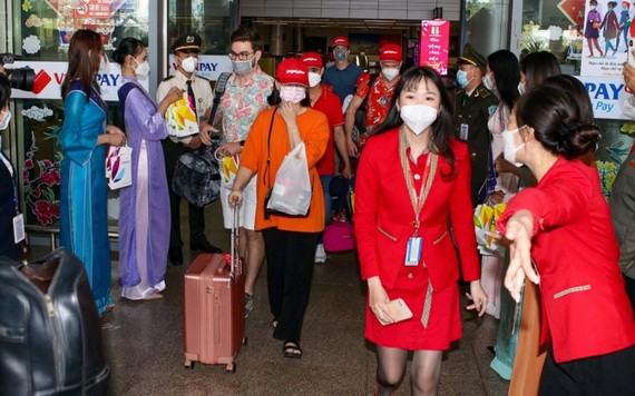 春節期間抵達峴港市的本市遊客。（圖：VOV）