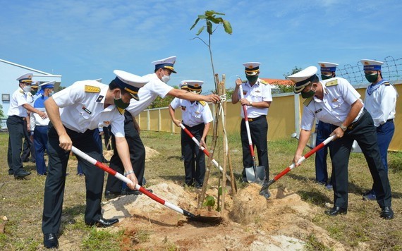 春節植樹世代銘記胡伯伯功恩