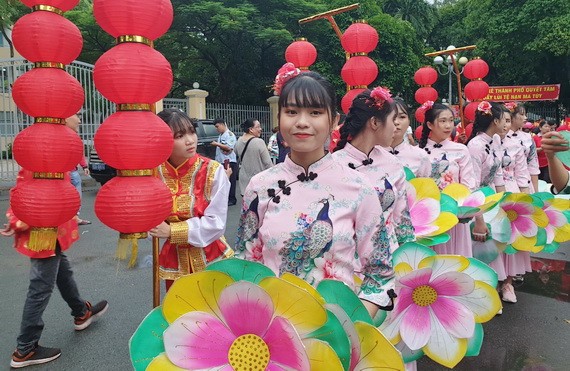 在第五郡舉行的元宵節遊行活動。（心雨攝）